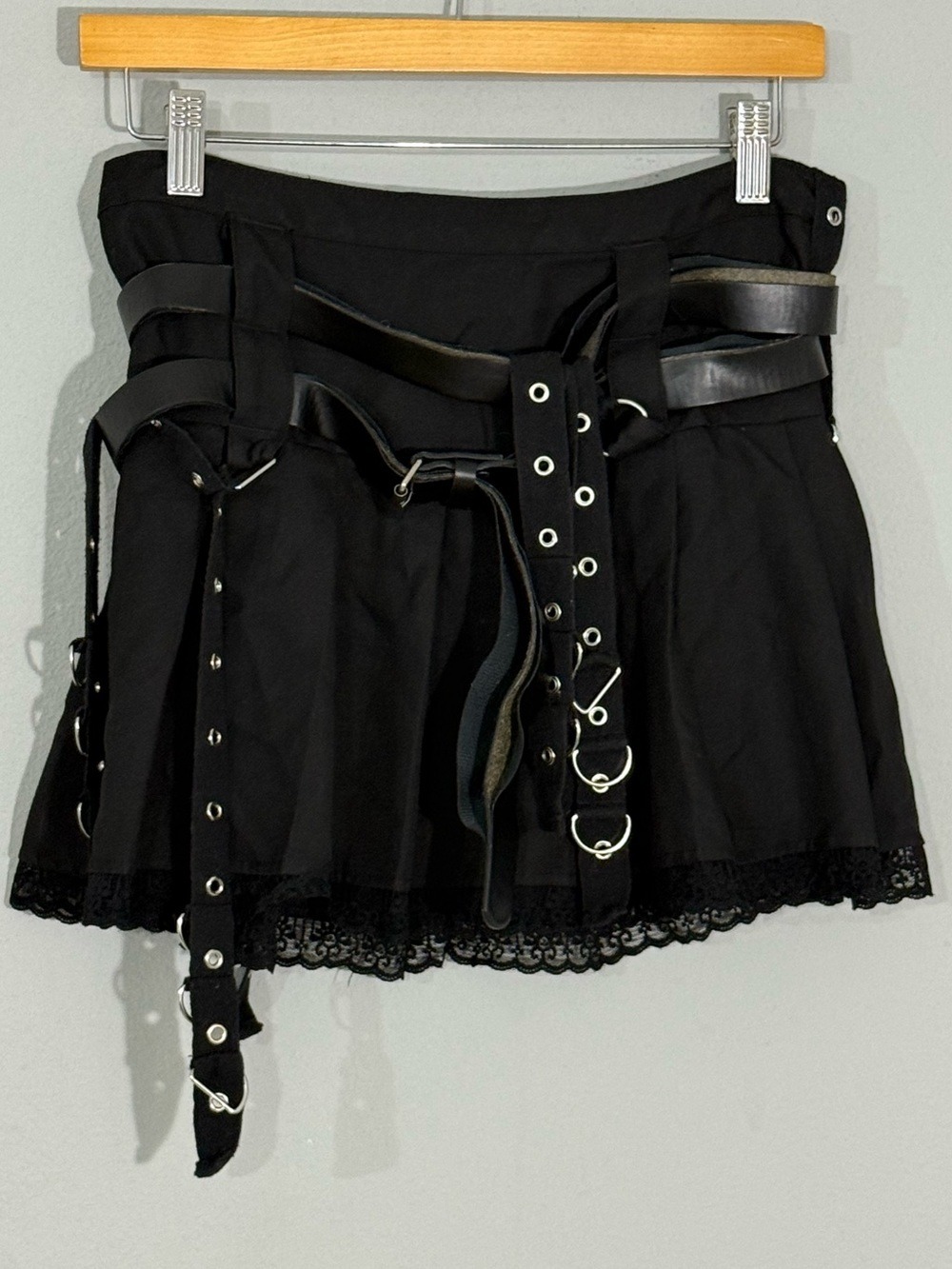 Social Collision Black Grommet Strap Pleated Mini Skirt Belt Goth Punk S
